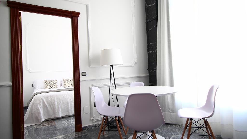Apartamentos Plaza Constitucion - Larios Μάλαγα Εξωτερικό φωτογραφία