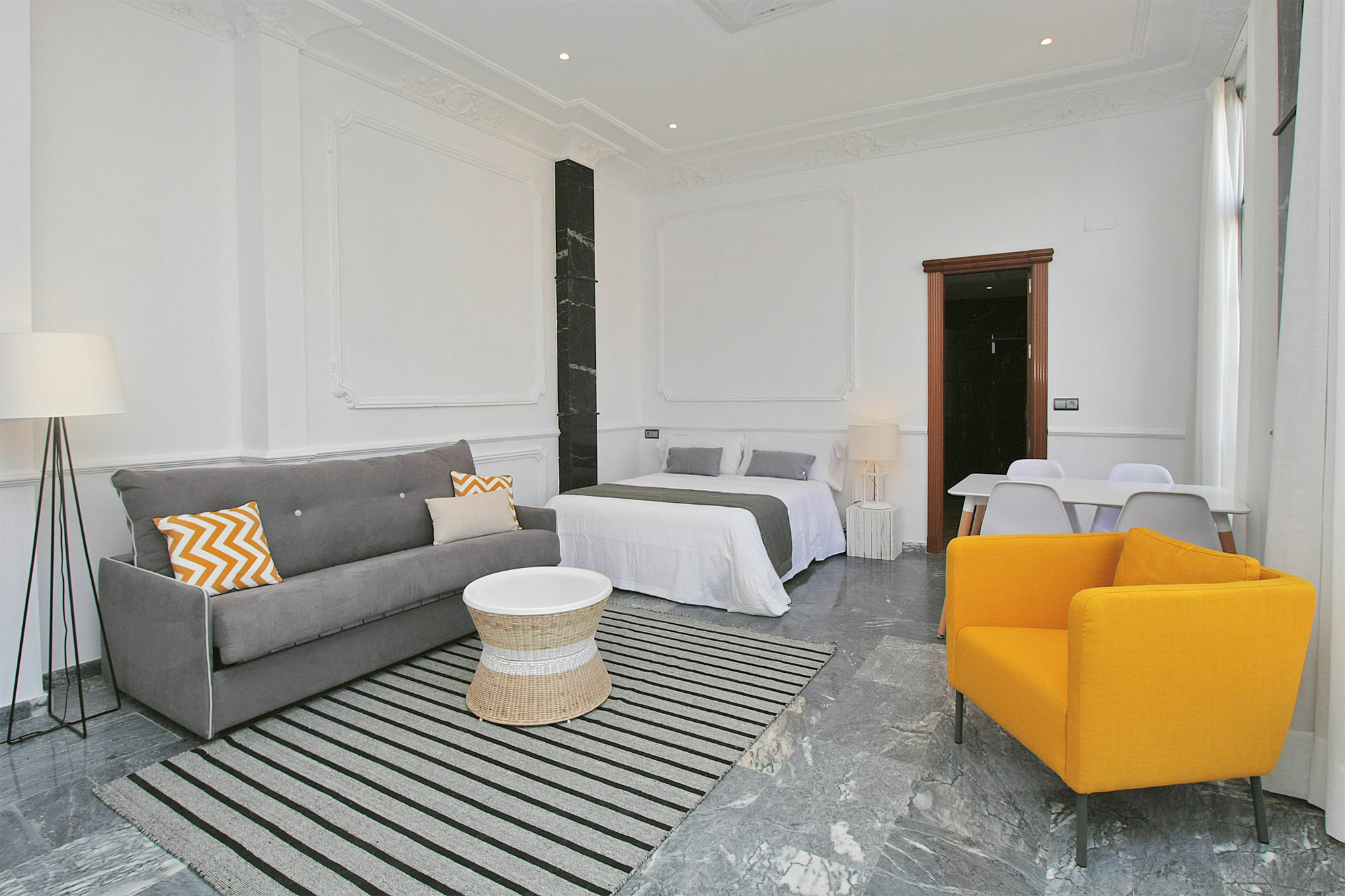Apartamentos Plaza Constitucion - Larios Μάλαγα Εξωτερικό φωτογραφία