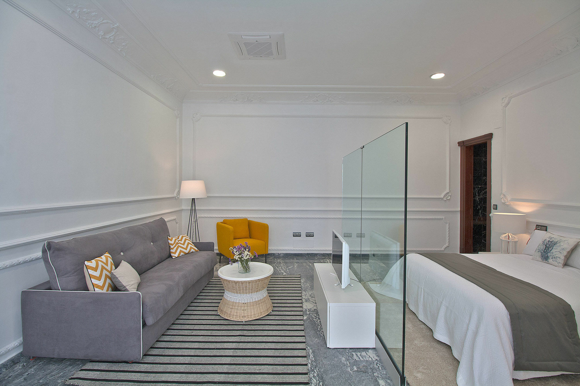 Apartamentos Plaza Constitucion - Larios Μάλαγα Εξωτερικό φωτογραφία